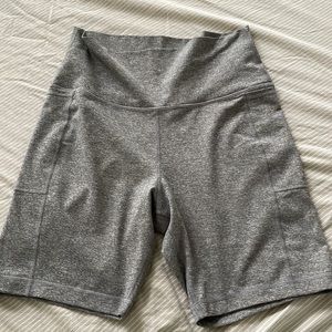 Vuori studio pocket biker shorts - Excellent Condition!